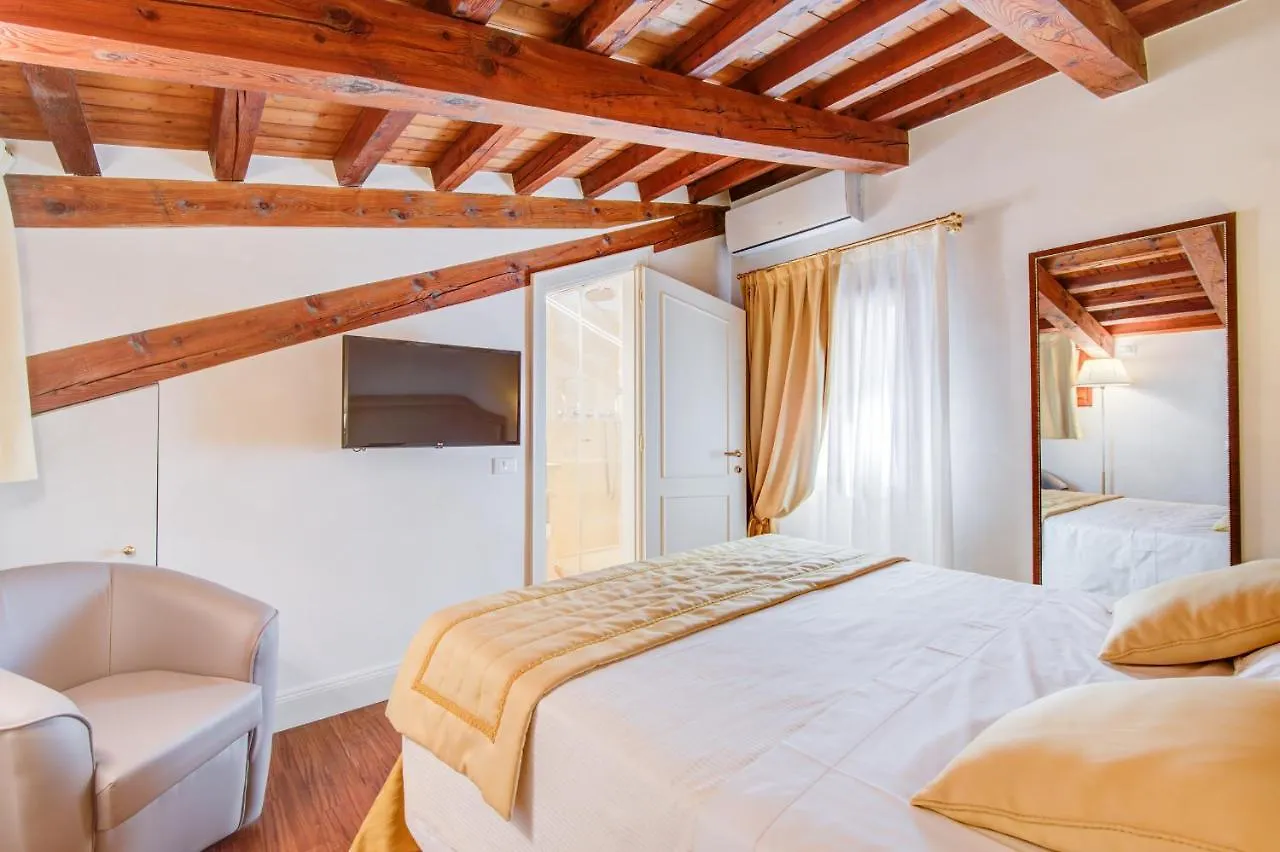 Master Venice Apartments