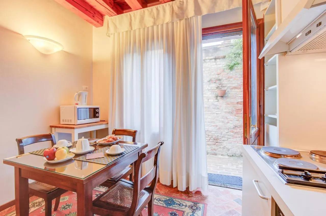 Master Venice Apartments