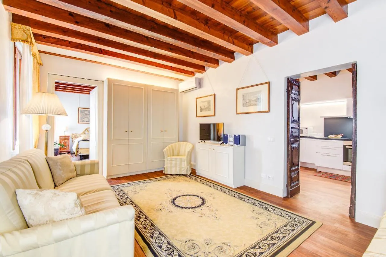 Master Venice Apartments