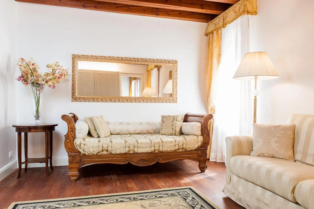 Master Venice Apartments
